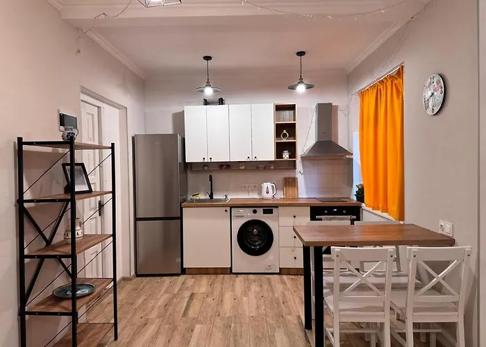 Cozy 2-Bath Apartment Near Fabrika