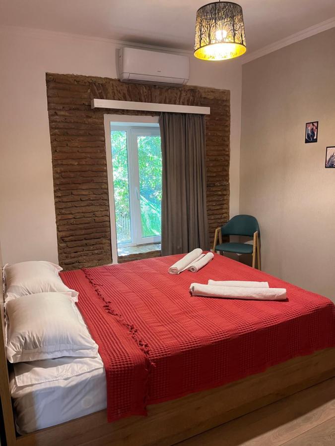 Cozy 2-bath Near Fabrika Apartment *