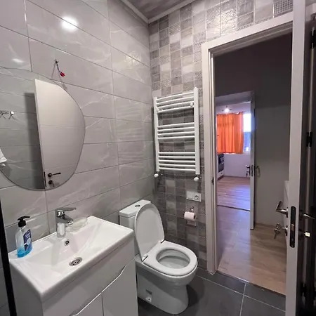 Cozy 2-Bath Apartment Near Fabrika Tbilisi Exterior photo