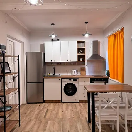 Cozy 2-Bath Apartment Near Fabrika Tbilisi Exterior photo