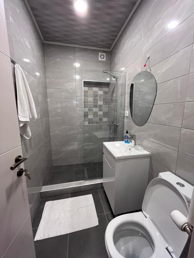 Cozy 2-bath Near Fabrika Апартаменты Тбилиси