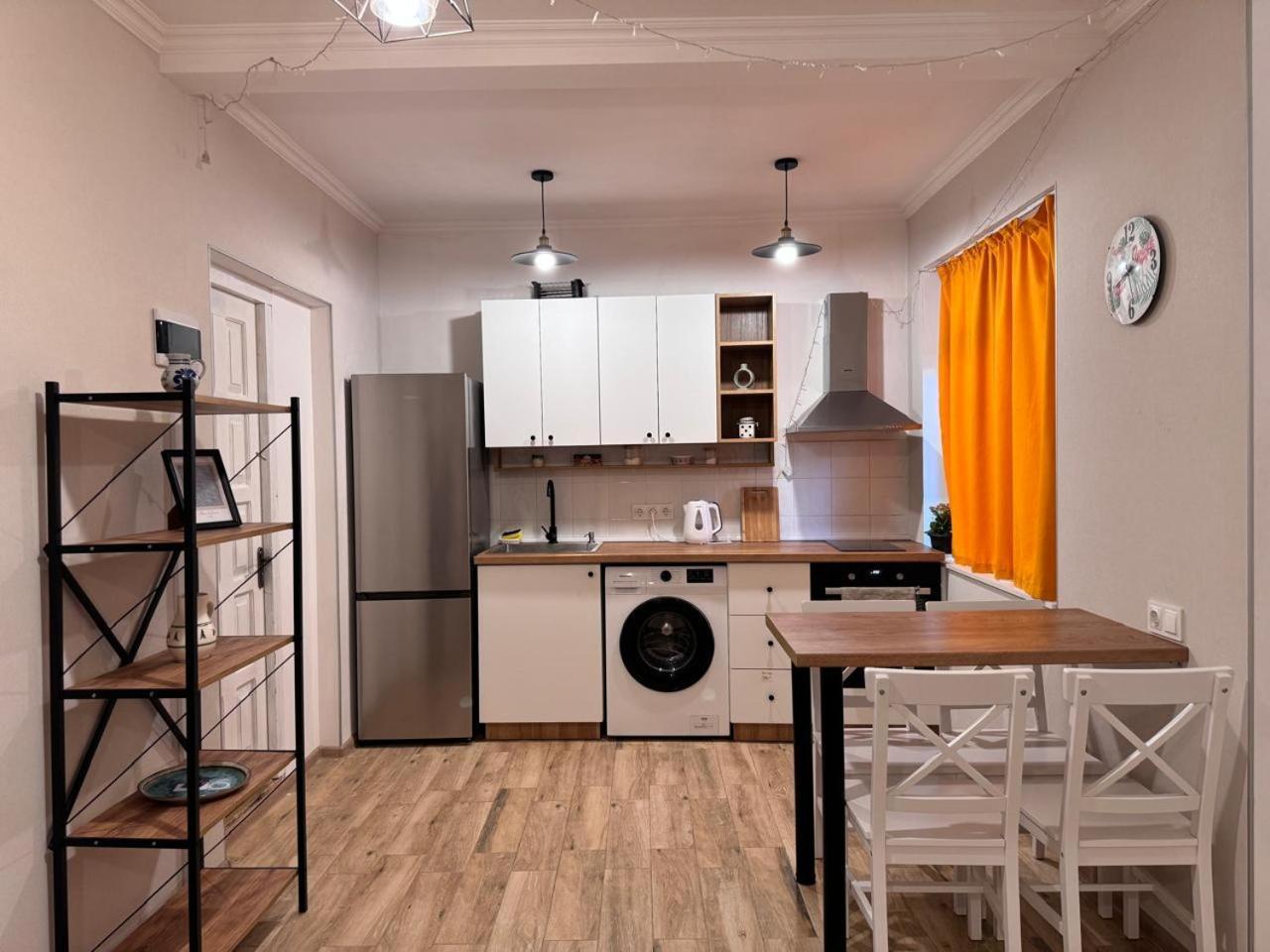 Cozy 2-bath Near Fabrika Апартаменты