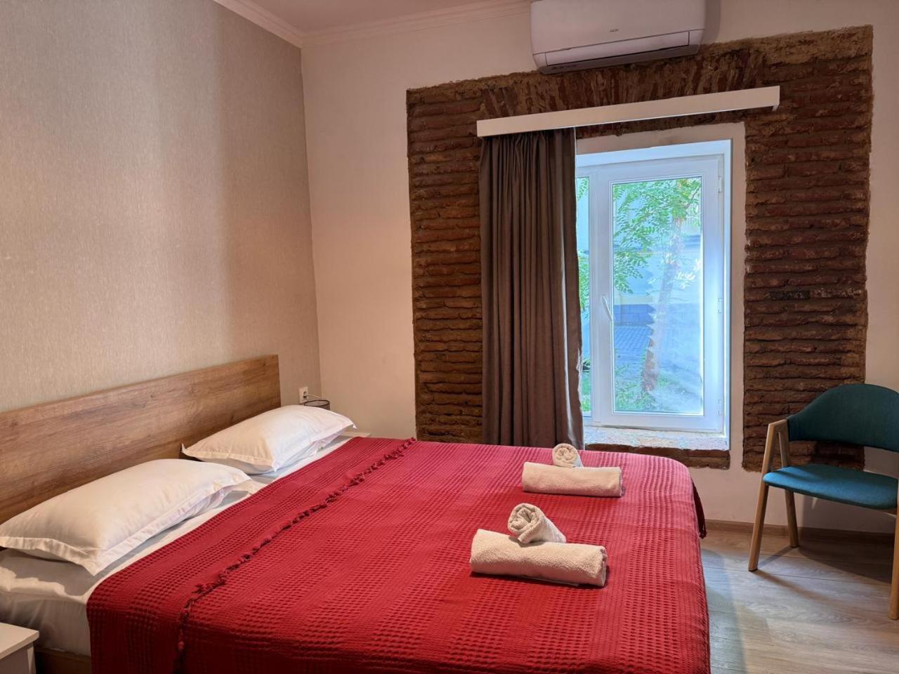 Cozy 2-bath Near Fabrika *